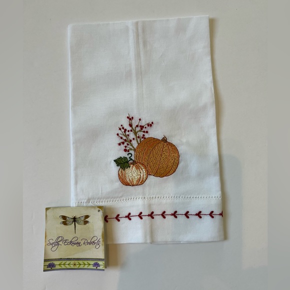PEKING HANDICRAFT NATURES HARVEST PUMPKIN DESIGNS GUEST TOWELS. SET OF 2. NEW - Picture 4 of 6